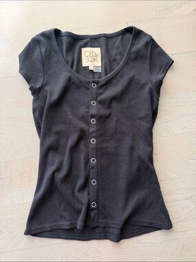 Chaser Black Ribbed Snap-Front Short Sleeve Tee